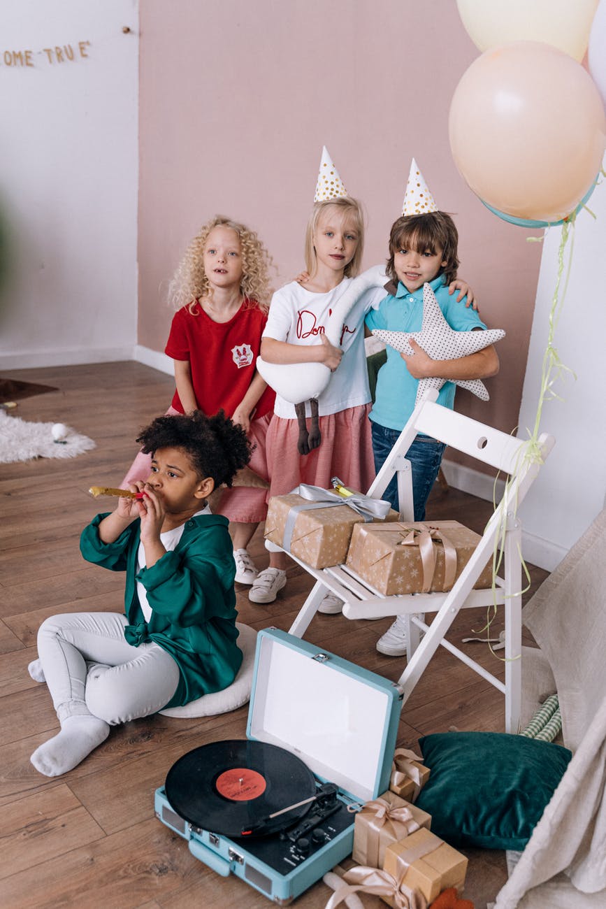 kids at birthday party